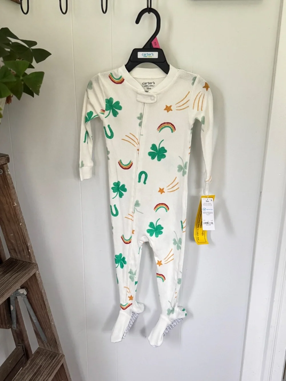 🌈Carter’s Rainbow Print Footed Pajamas 18M NWT Horseshoe Cotton Sleeper Clover - Picture 2 of 6
